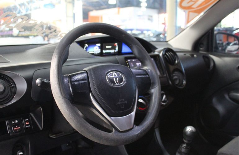 Toyota Etios 1.3 X 16v - Foto #3