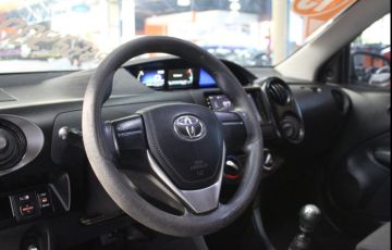 Toyota Etios 1.3 X 16v - Foto #3