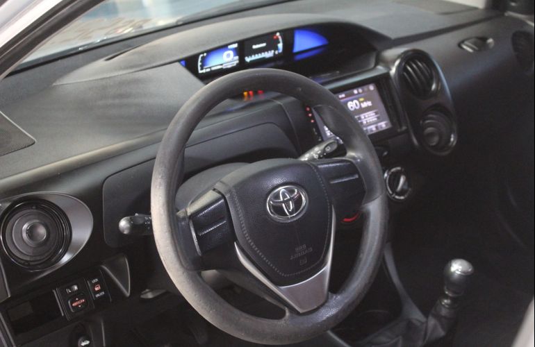 Toyota Etios 1.3 X 16v - Foto #4