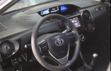 Toyota Etios 1.3 X 16v - Foto #4