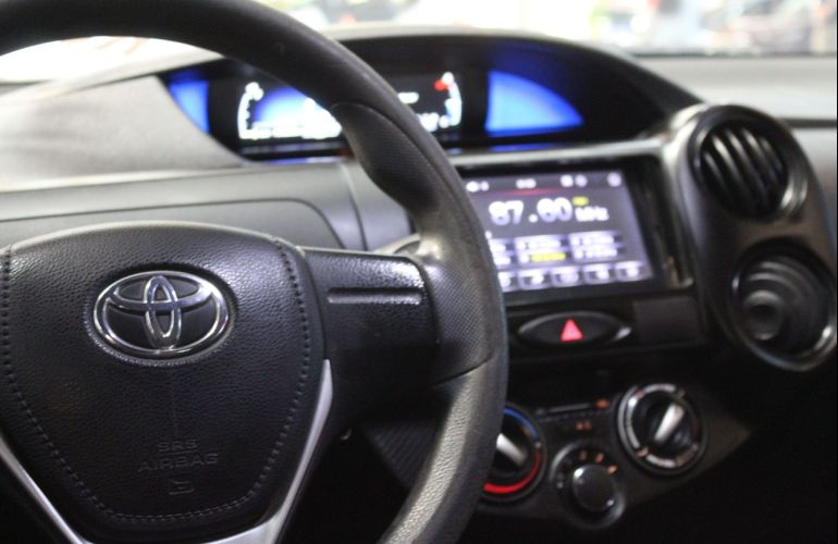Toyota Etios 1.3 X 16v - Foto #7