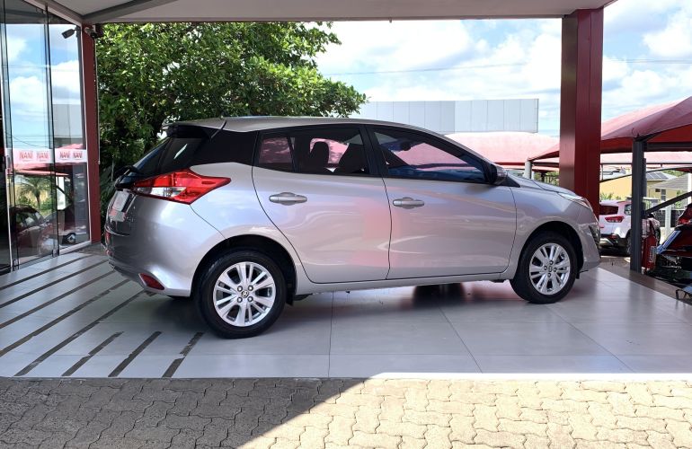 Toyota Yaris 1.3 XL (Flex) - Foto #4