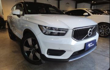 Volvo XC40 2.0 T5 Momentum AWD