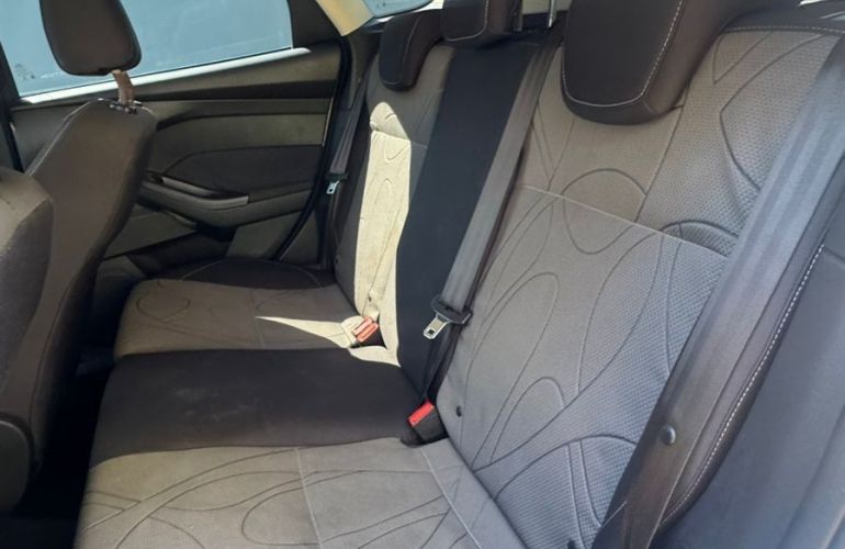 Ford Focus 1.6 SE 16v - Foto #9