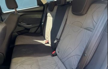 Ford Focus 1.6 SE 16v - Foto #9