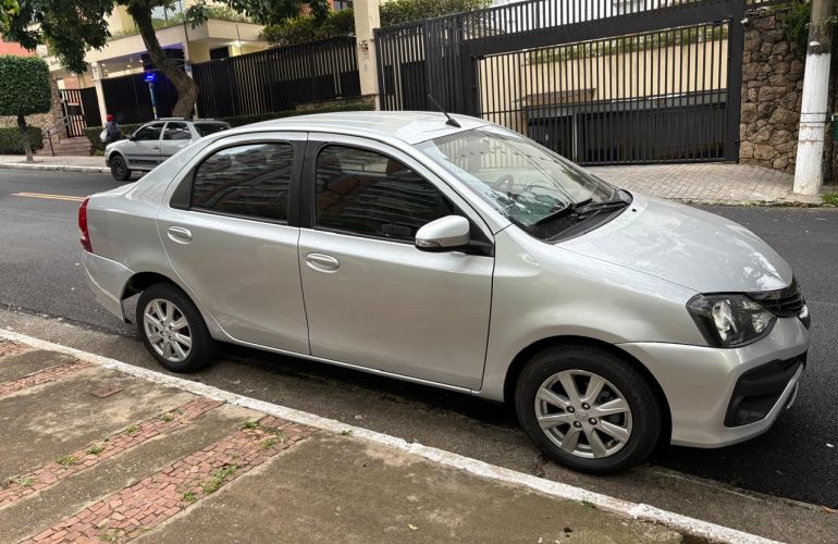Toyota Etios Sedan X Plus 1.5 (Flex) (Aut) - Foto #1