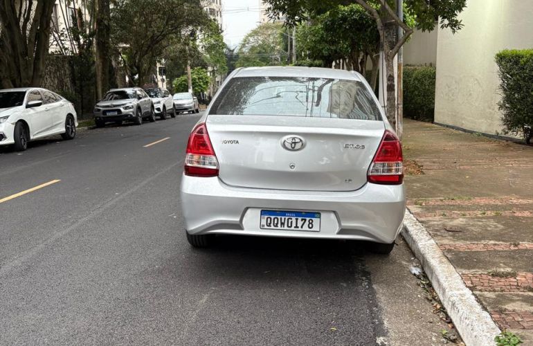 Toyota Etios Sedan X Plus 1.5 (Flex) (Aut) - Foto #3