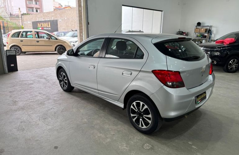 Chevrolet Onix 1.4 MPFi LTZ 8V Flex 4p Automático - Foto #2