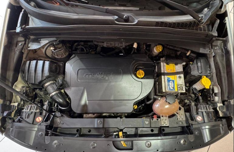 Jeep Renegade 2.0 16V Turbo Longitude 4x4 - Foto #8