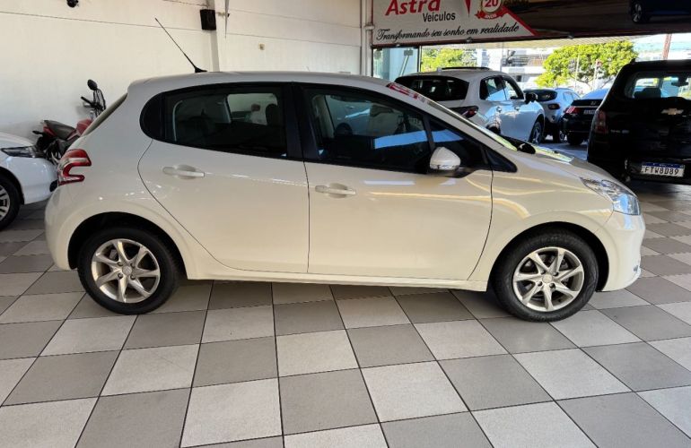 Peugeot 208 Active Pack 1.6 16V (Flex) (Aut) - Foto #8