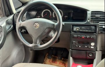 Chevrolet Zafira 2.0 MPFi Comfort 8v - Foto #6