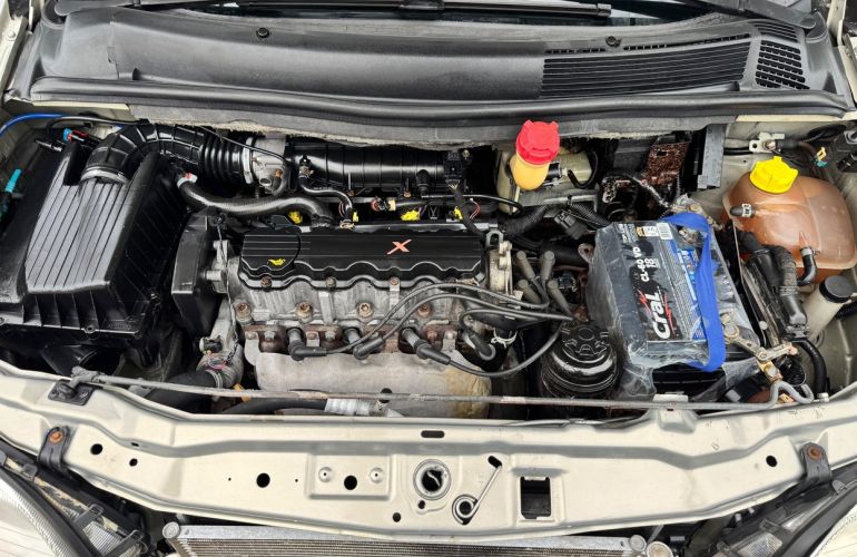 Chevrolet Zafira 2.0 MPFi Comfort 8v - Foto #10