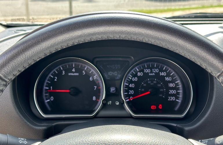 Nissan Versa 1.6 16V SL - Foto #4
