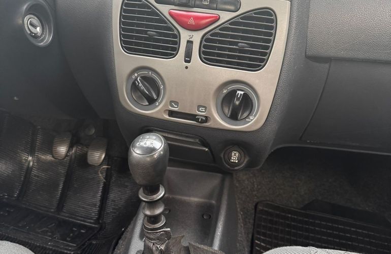 Fiat Siena 1.0 MPi El Celebration 8v - Foto #9