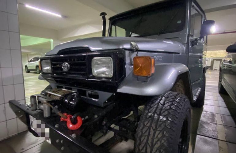 Toyota Bandeirante Jipe OJ50LV 4x4 4.0 (teto rígido) - Foto #1