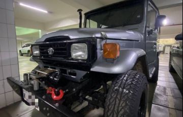 Toyota Bandeirante Jipe OJ50LV 4x4 4.0 (teto rígido)