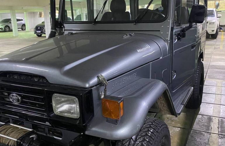 Toyota Bandeirante Jipe OJ50LV 4x4 4.0 (teto rígido) - Foto #5