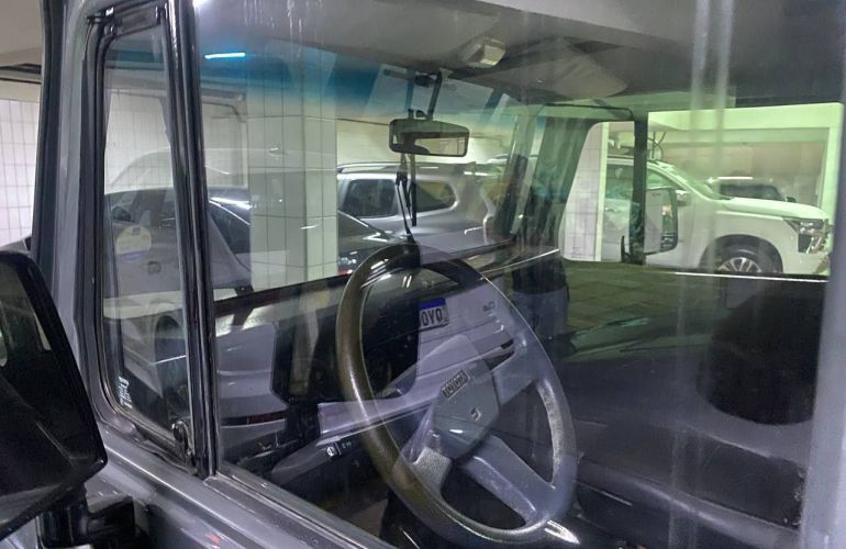 Toyota Bandeirante Jipe OJ50LV 4x4 4.0 (teto rígido) - Foto #6