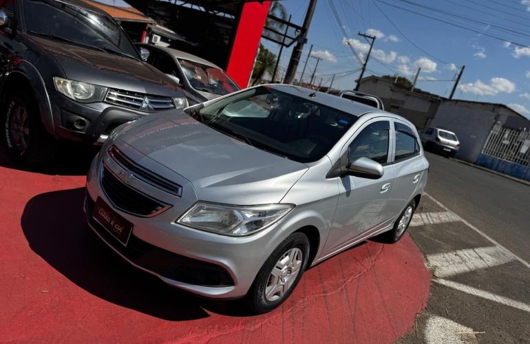 Chevrolet Onix 1.0 MPFi LT 8v - Foto #2