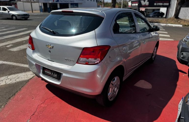 Chevrolet Onix 1.0 MPFi LT 8v - Foto #8