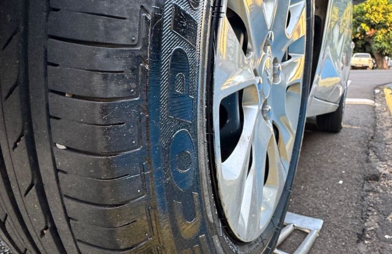 Chevrolet Onix 1.0 LT - Foto #8