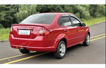 Ford Fiesta Sedan 1.0 - Foto #4