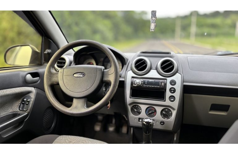 Ford Fiesta Sedan 1.0 - Foto #7