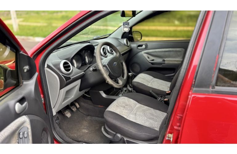 Ford Fiesta Sedan 1.0 - Foto #8