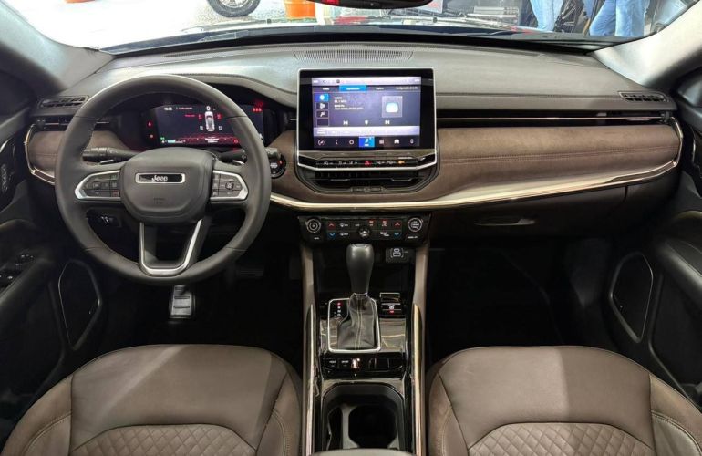 Jeep Commander 1.3 T270 Turbo Overland - Foto #9