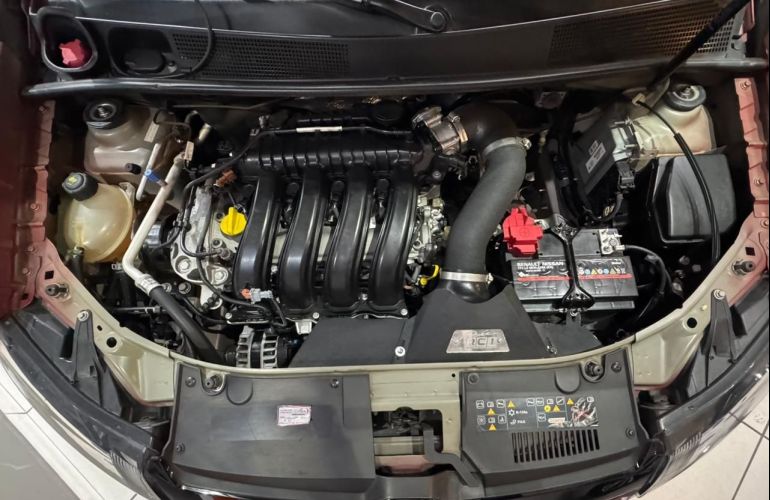 Renault Sandero 2.0 Rs 16v - Foto #8