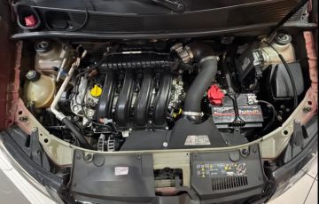 Renault Sandero 2.0 Rs 16v - Foto #8