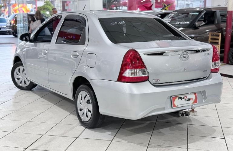 Toyota Etios 1.5 X Sedan 16v - Foto #4