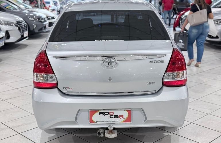 Toyota Etios 1.5 X Sedan 16v - Foto #5