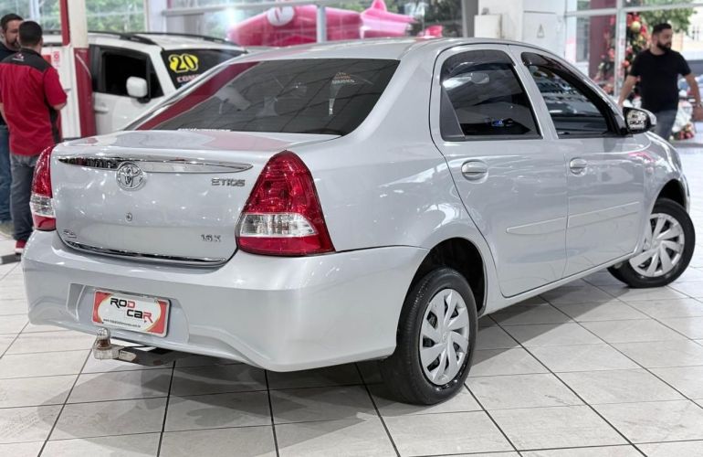 Toyota Etios 1.5 X Sedan 16v - Foto #6
