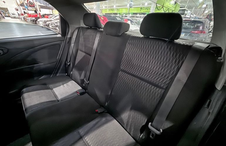 Toyota Etios 1.5 X Sedan 16v - Foto #8