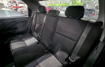 Toyota Etios 1.5 X Sedan 16v - Foto #8