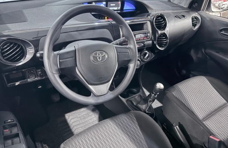 Toyota Etios 1.5 X Sedan 16v - Foto #9