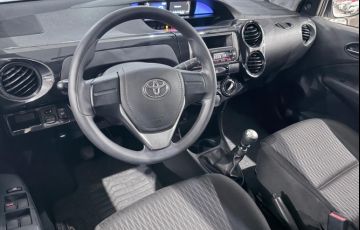 Toyota Etios 1.5 X Sedan 16v - Foto #9