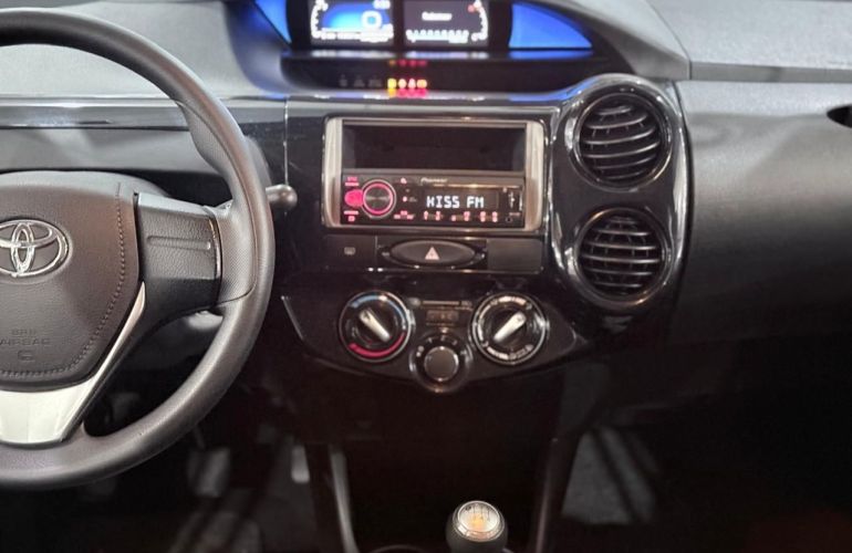 Toyota Etios 1.5 X Sedan 16v - Foto #10