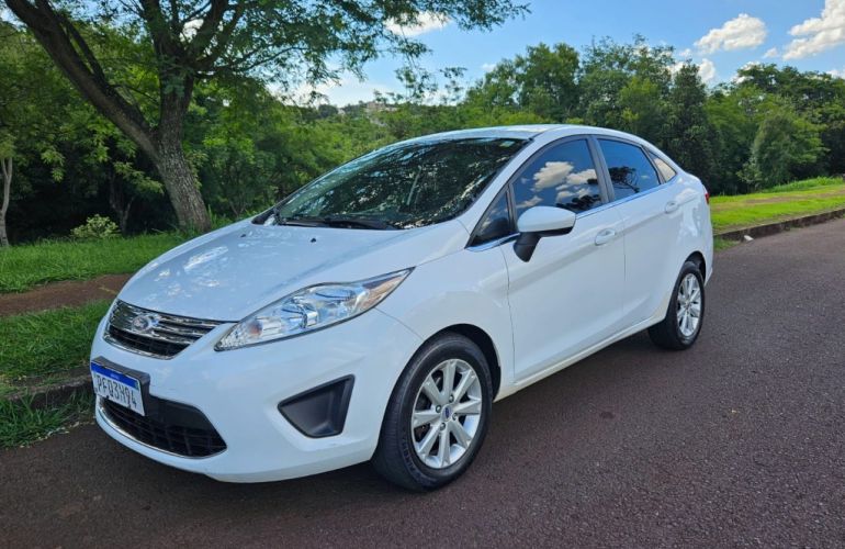 Ford New Fiesta Sedan 1.6 SE (Flex) - Foto #1