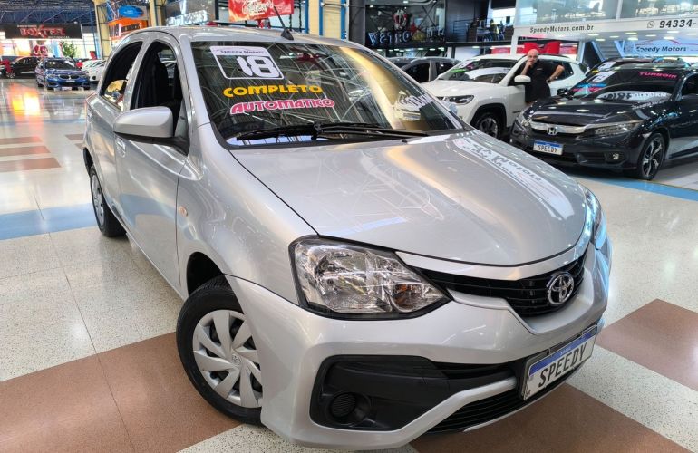 Toyota Etios 1.3 X 16v - Foto #2