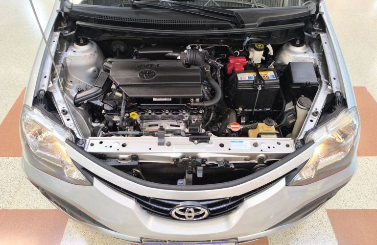 Toyota Etios 1.3 X 16v - Foto #5