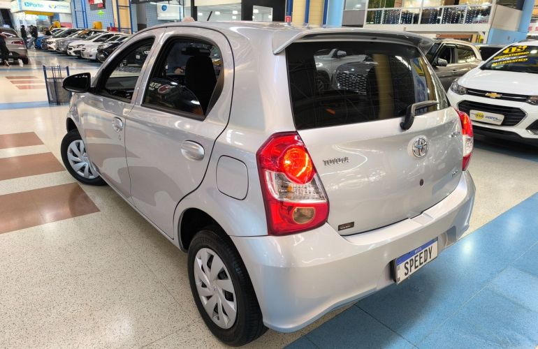 Toyota Etios 1.3 X 16v - Foto #6