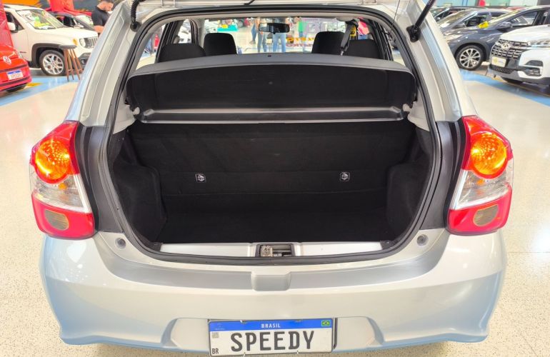 Toyota Etios 1.3 X 16v - Foto #8