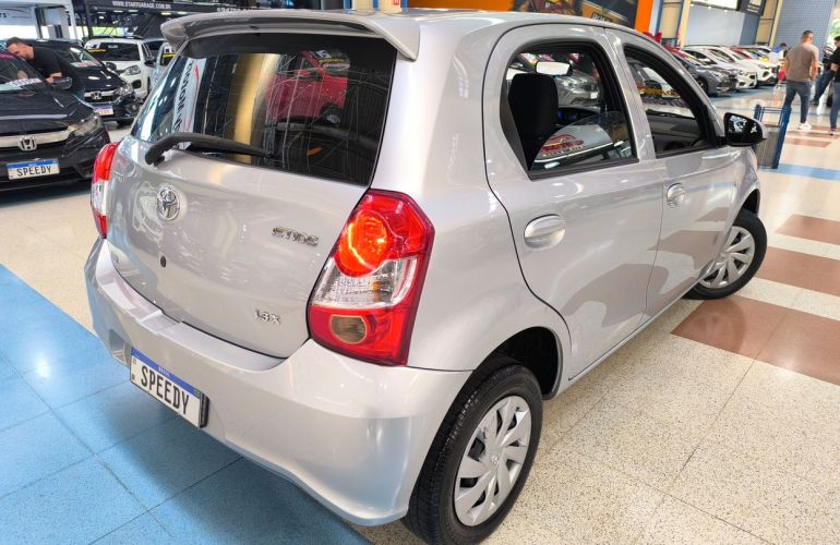 Toyota Etios 1.3 X 16v - Foto #9