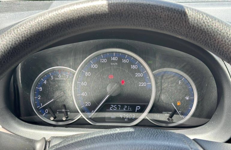 Toyota Yaris 1.5 16V Sedan Xls Connect Multidrive - Foto #6