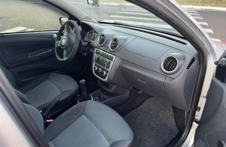 Volkswagen Gol 1.0 Mi 8V G.vi - Foto #4