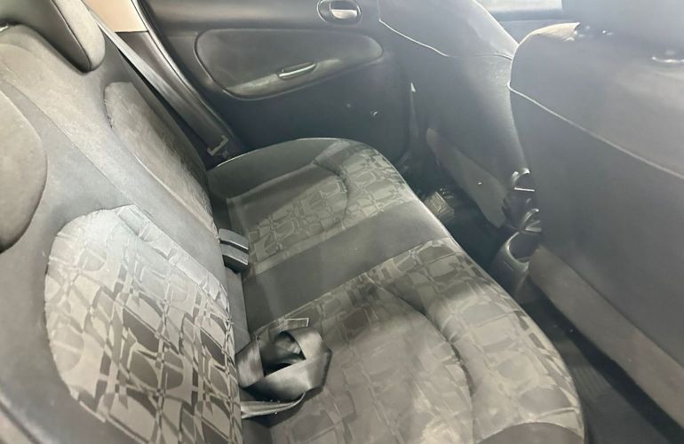 Peugeot 207 1.4 Xr 8V Flex 4p Manual - Foto #10