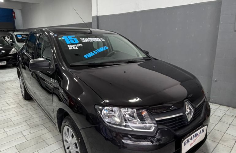 Renault Logan Expression 1.0 16V (Flex) - Foto #2