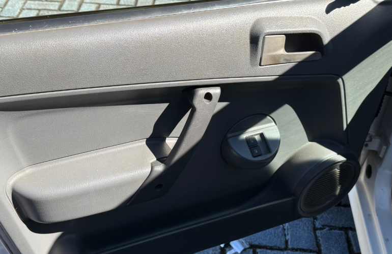 Volkswagen Gol 1.0 (G4) (Flex) 4p - Foto #6